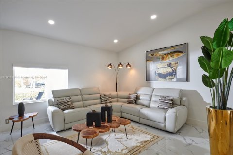 Купить виллу или дом в Майами, Флорида 4 спальни, 206.24м2, № 1955870 - фото 6