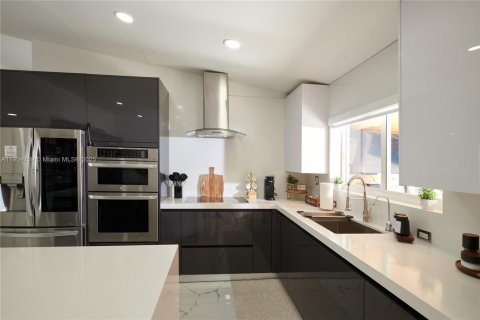 Купить виллу или дом в Майами, Флорида 4 спальни, 206.24м2, № 1955870 - фото 9