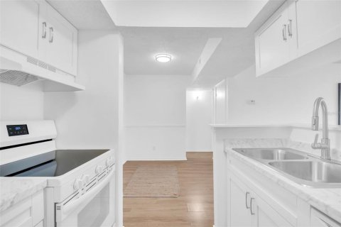 Condominio en venta en Saint Petersburg, Florida, 2 dormitorios, 78.78 m2 № 1880955 - foto 11