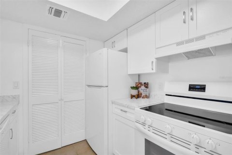 Condominio en venta en Saint Petersburg, Florida, 2 dormitorios, 78.78 m2 № 1880955 - foto 13