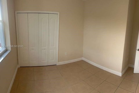 Снять в аренду таунхаус в Хомстед, Флорида 3 спальни, 99.96м2, № 1990719 - фото 14