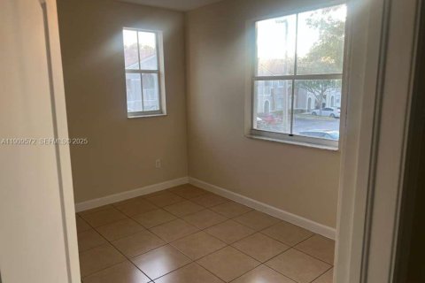 Снять в аренду таунхаус в Хомстед, Флорида 3 спальни, 99.96м2, № 1990719 - фото 16