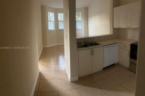 Снять в аренду таунхаус в Хомстед, Флорида 3 спальни, 99.96м2, № 1990719 - фото 11