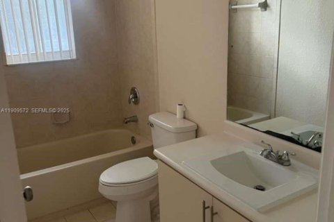 Снять в аренду таунхаус в Хомстед, Флорида 3 спальни, 99.96м2, № 1990719 - фото 13