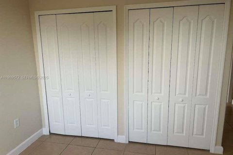 Снять в аренду таунхаус в Хомстед, Флорида 3 спальни, 99.96м2, № 1990719 - фото 7