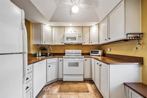 Condo in Clearwater, Florida, 2 bedrooms № 2105884 - photo 6