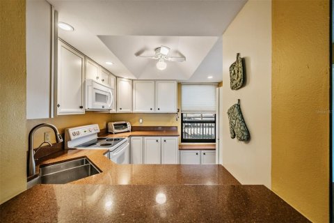 Condo in Clearwater, Florida, 2 bedrooms № 2105884 - photo 8
