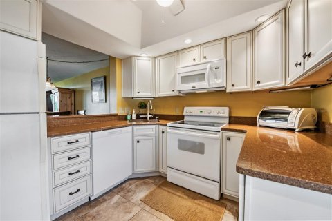 Condo in Clearwater, Florida, 2 bedrooms № 2105884 - photo 5
