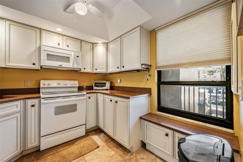 Condo in Clearwater, Florida, 2 bedrooms № 2105884 - photo 4