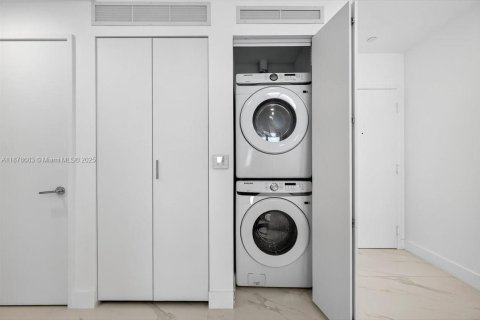 Copropriété à louer à Miami, Floride: 1 chambre, 98.38 m2 № 1929147 - photo 12