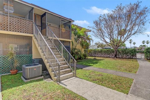 Купить кондоминиум в Майами, Флорида 2 спальни, 76.64м2, № 2046639 - фото 2