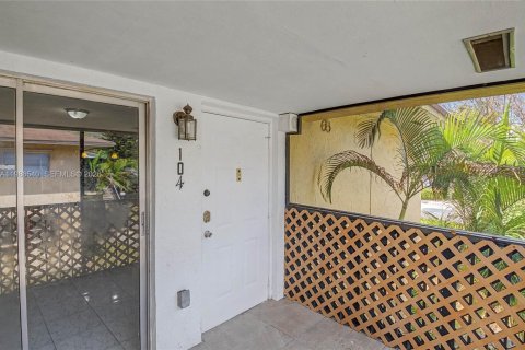 Купить кондоминиум в Майами, Флорида 2 спальни, 76.64м2, № 2046639 - фото 3