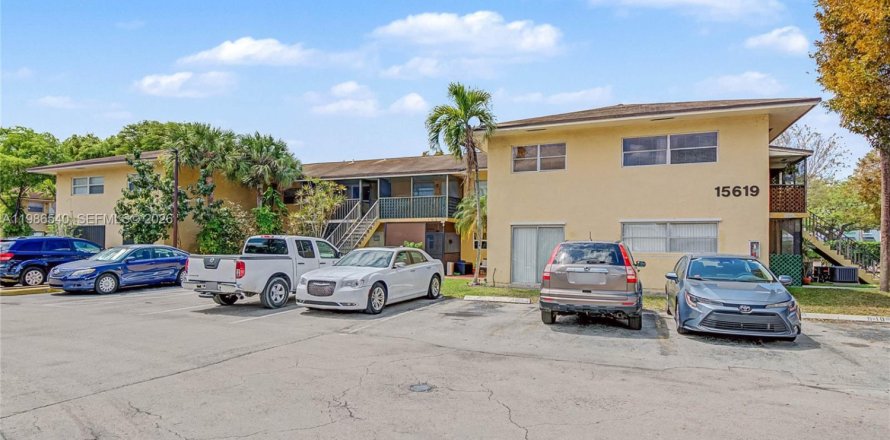 Кондоминиум с 2 спальнями в Майами, Флорида № 2046639