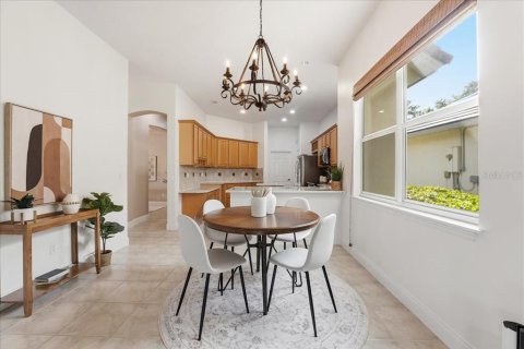 House in Orlando, Florida 3 bedrooms, 240.15 sq.m. № 2112431 - photo 8
