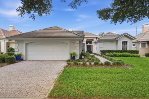 House in Orlando, Florida 3 bedrooms, 240.15 sq.m. № 2112431