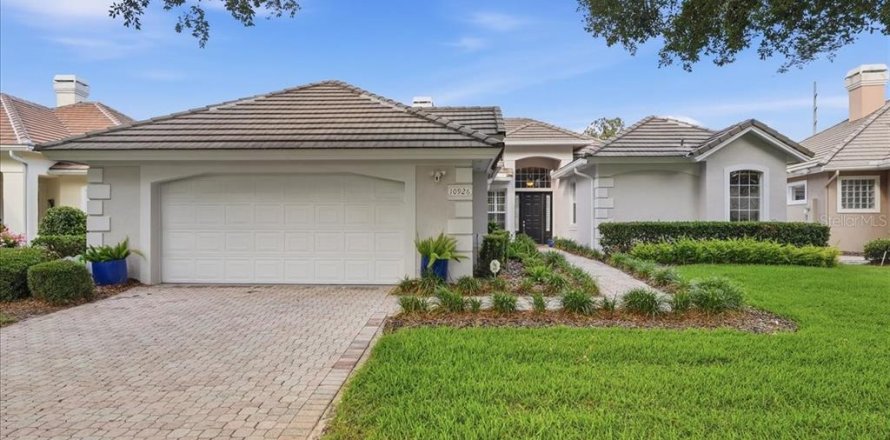 House in Orlando, Florida 3 bedrooms, 240.15 sq.m. № 2112431