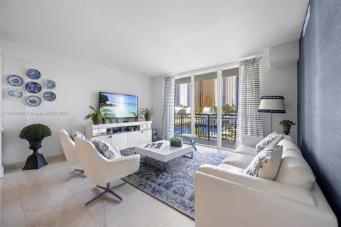 Condo in Sunny Isles Beach, Florida, 3 bedrooms № 2079331
