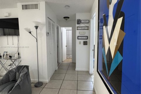 Copropriété à vendre à Miami, Floride: 2 chambres, 92.9 m2 № 2013472 - photo 11