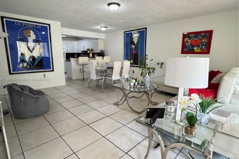 Copropriété à vendre à Miami, Floride: 2 chambres, 92.9 m2 № 2013472 - photo 2