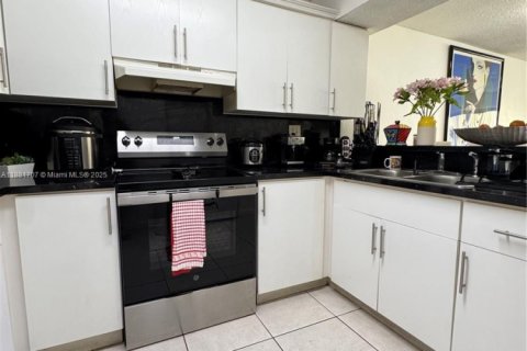 Copropriété à vendre à Miami, Floride: 2 chambres, 92.9 m2 № 2013472 - photo 9