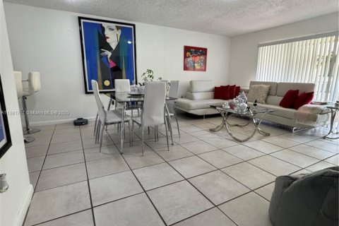 Copropriété à vendre à Miami, Floride: 2 chambres, 92.9 m2 № 2013472 - photo 4