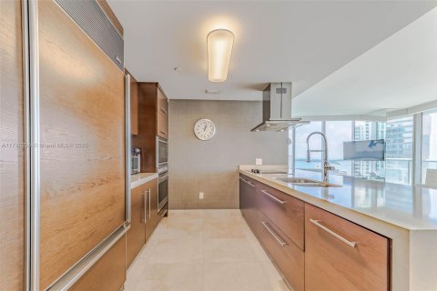 Condominio en venta en Miami, Florida, 3 dormitorios, 173.73 m2 № 2020557 - foto 3