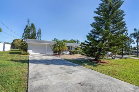 Villa ou maison à louer à Sarasota, Floride: 3 chambres, 114.08 m2 № 1584900 - photo 1