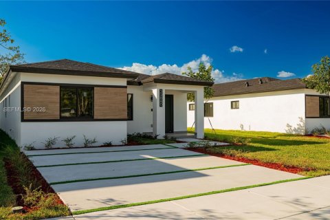 Дом в Майами, Флорида 4 спальни, 145.48м2 № 2050549