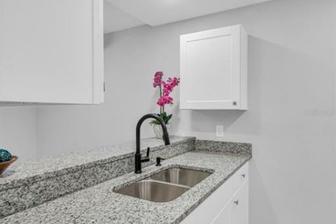 Townhouse in Palm Harbor, Florida 3 bedrooms, 146.04 sq.m. № 1679761 - photo 15