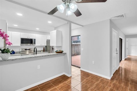 Townhouse in Palm Harbor, Florida 3 bedrooms, 146.04 sq.m. № 1679761 - photo 12