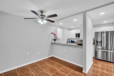 Townhouse in Palm Harbor, Florida 3 bedrooms, 146.04 sq.m. № 1679761 - photo 5