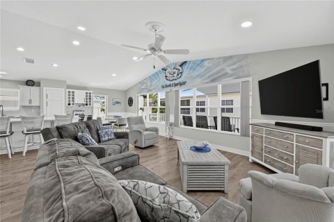 Villa ou maison à vendre à Holmes Beach, Floride: 3 chambres, 139.35 m2 № 2424015 - photo 3