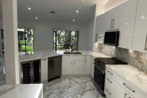 Apartment in Deerfield Beach, Florida 2 bedrooms, 104.61 sq.m. № 2083522 - photo 3