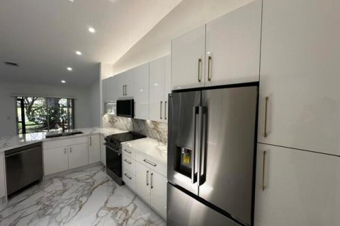 Apartment in Deerfield Beach, Florida 2 bedrooms, 104.61 sq.m. № 2083522 - photo 4