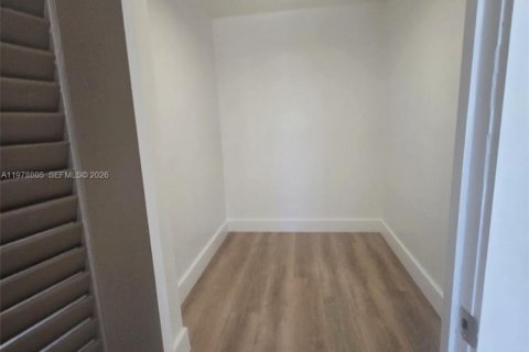 Condo in Bay Harbor Islands, Florida, 1 bedroom  № 2044543 - photo 12