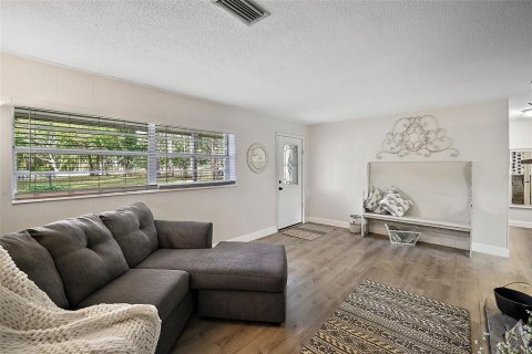 Casa en venta en Summerfield, Florida, 3 dormitorios, 159.42 m2 № 2259419 - foto 5