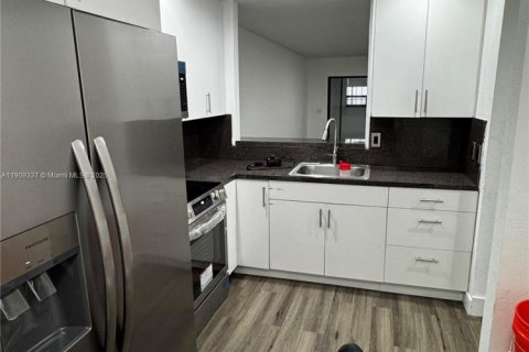 Copropriété à vendre à Lauderhill, Floride: 2 chambres, 91.04 m2 № 1965335 - photo 4