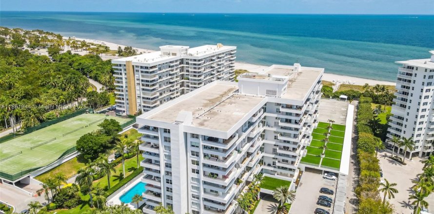 Кондоминиум с 3 спальнями в Ки-Бискейн, Флорида № 1932209