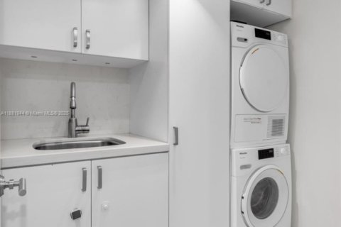 Купить кондоминиум в Ки-Бискейн, Флорида 3 спальни, 179.3м2, № 1932209 - фото 25