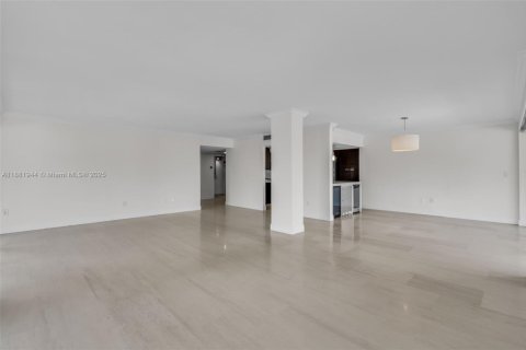 Купить кондоминиум в Ки-Бискейн, Флорида 3 спальни, 179.3м2, № 1932209 - фото 6