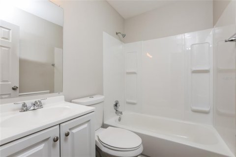 House in Orlando, Florida 3 bedrooms, 126.53 sq.m. № 1913910 - photo 13