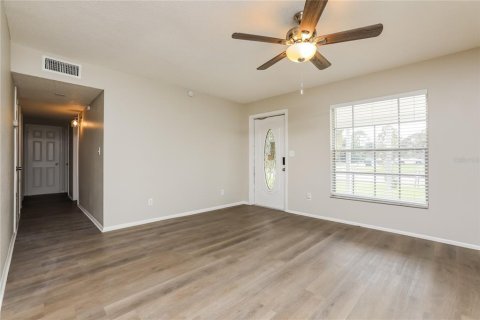 House in Orlando, Florida 3 bedrooms, 126.53 sq.m. № 1913910 - photo 2