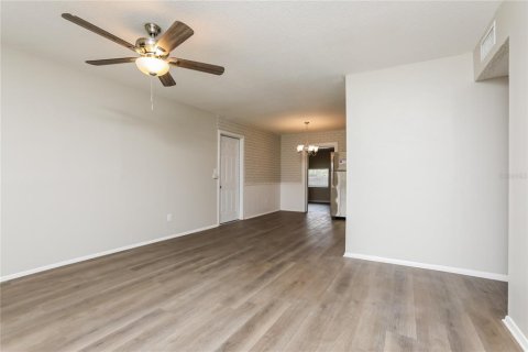 House in Orlando, Florida 3 bedrooms, 126.53 sq.m. № 1913910 - photo 3