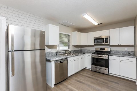 House in Orlando, Florida 3 bedrooms, 126.53 sq.m. № 1913910 - photo 5