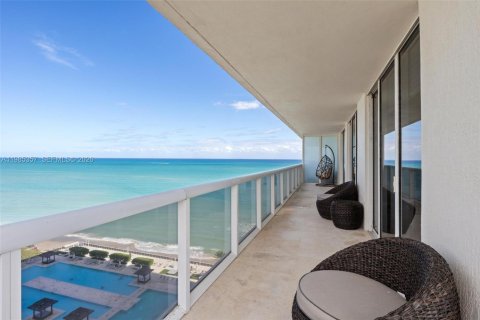 Condo in Hallandale Beach, Florida, 2 bedrooms  № 2052997
