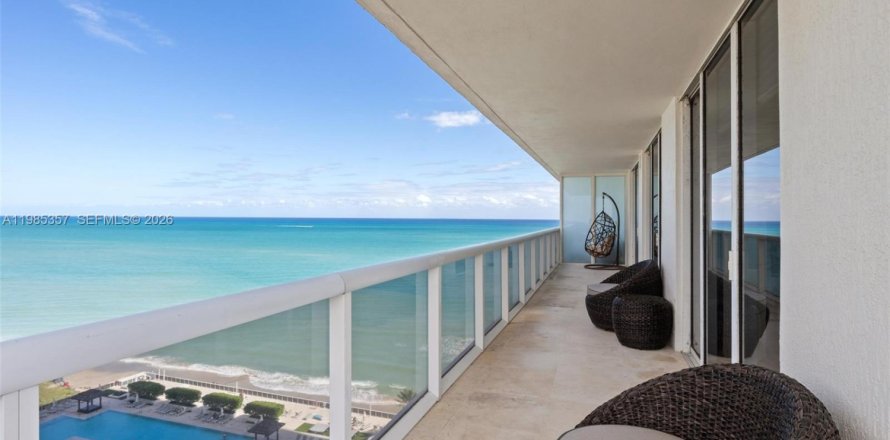 Condo in Hallandale Beach, Florida, 2 bedrooms  № 2052997