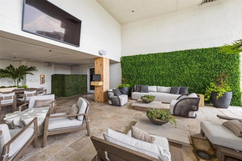 Condo in Hallandale Beach, Florida, 2 bedrooms  № 2052997 - photo 30