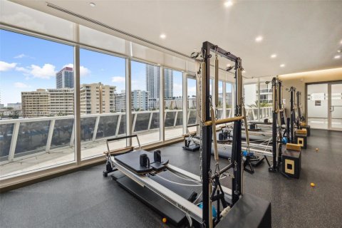 Condo in Hallandale Beach, Florida, 2 bedrooms  № 2052997 - photo 29