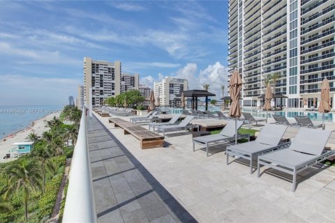 Condo in Hallandale Beach, Florida, 2 bedrooms  № 2052997 - photo 23