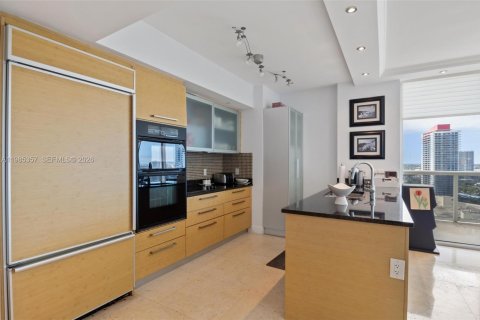 Condo in Hallandale Beach, Florida, 2 bedrooms  № 2052997 - photo 7